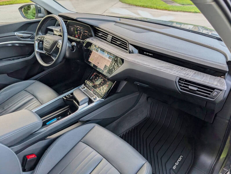 2021 Audi e-tron quattro Premium