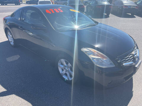 2008 Nissan Altima for sale at BELOW BOOK AUTO SALES in Idaho Falls ID