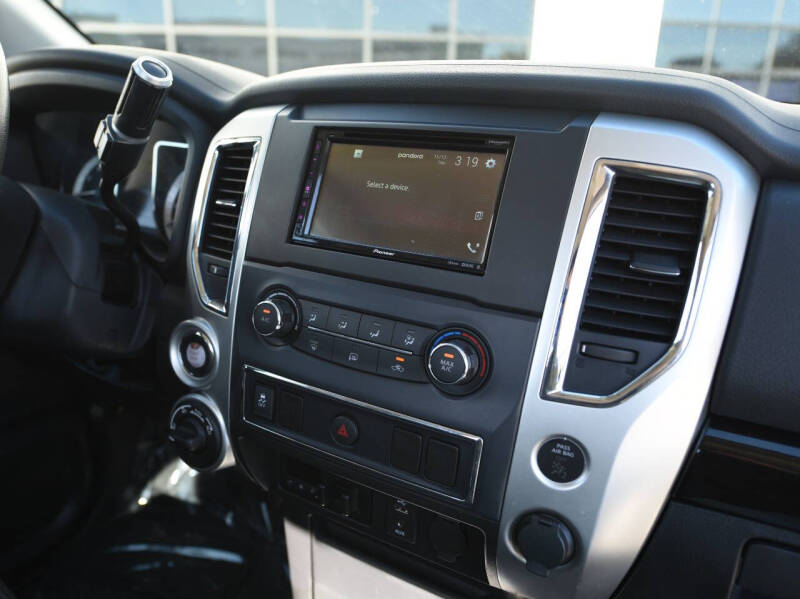 2017 Nissan Titan XD SV - Photo 16