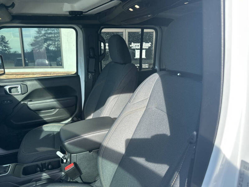 2025 Jeep Gladiator NightHawk