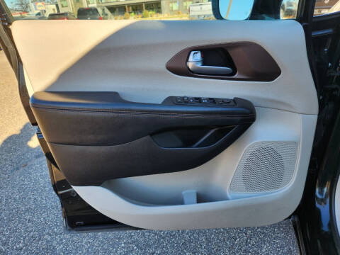 2017 Chrysler Pacifica Touring-L