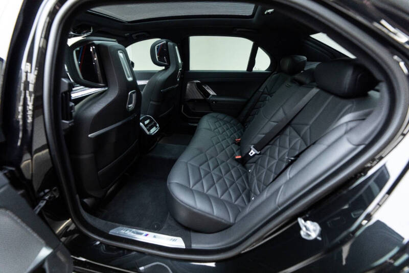 2023 BMW 7 Series 740i