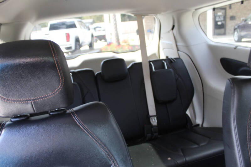 2017 Chrysler Pacifica Touring-L Plus