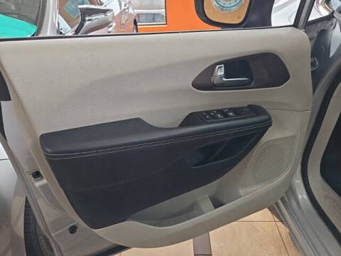 2022 Chrysler Voyager LX