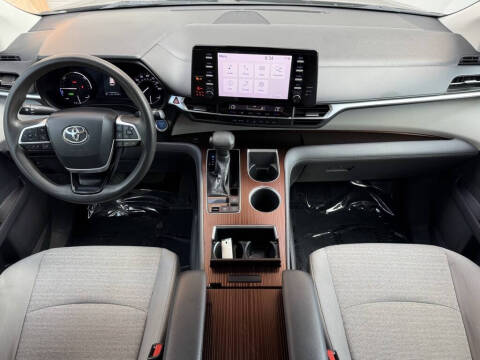 2021 Toyota Sienna LE 8-Passenger