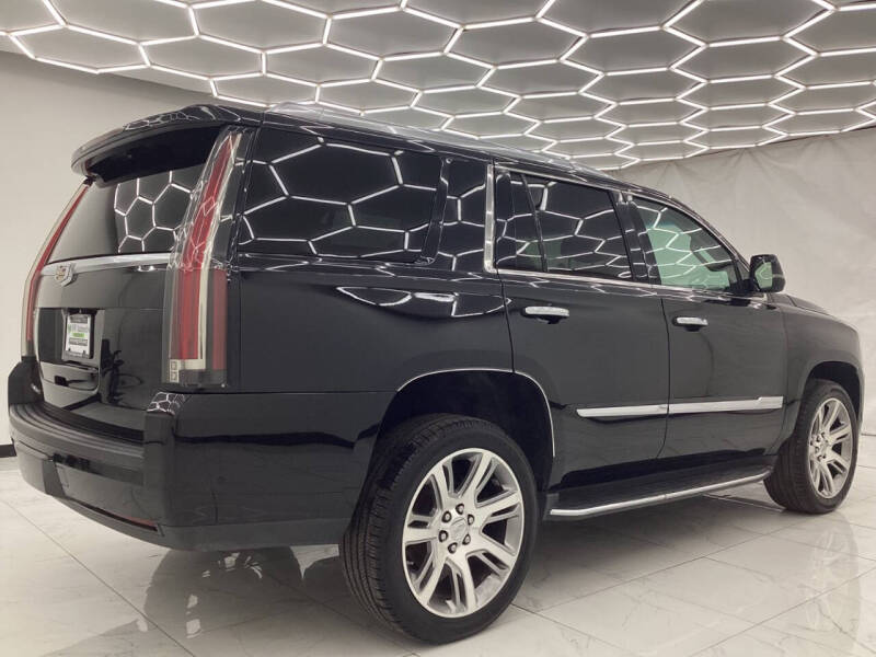 2017 Cadillac Escalade Luxury