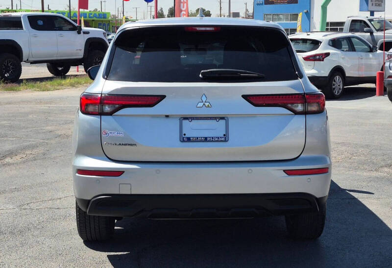 2024 Mitsubishi Outlander ES