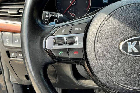 2017 Kia Cadenza Technology