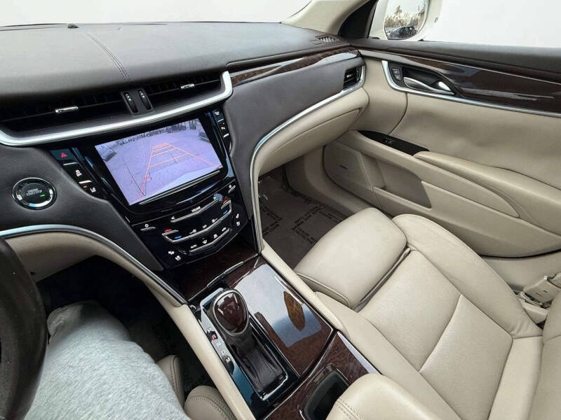 2013 Cadillac XTS Luxury Collection