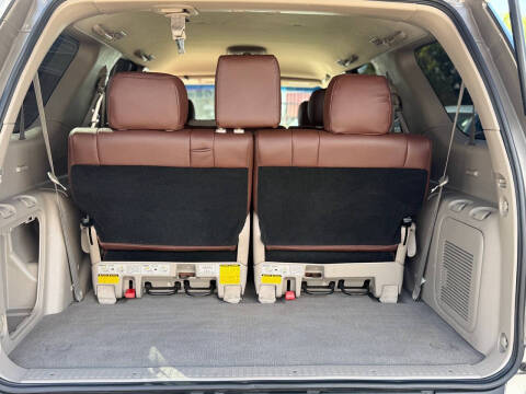2005 Toyota Sequoia SR5