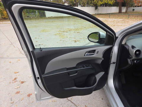 2016 Chevrolet Sonic LT Auto