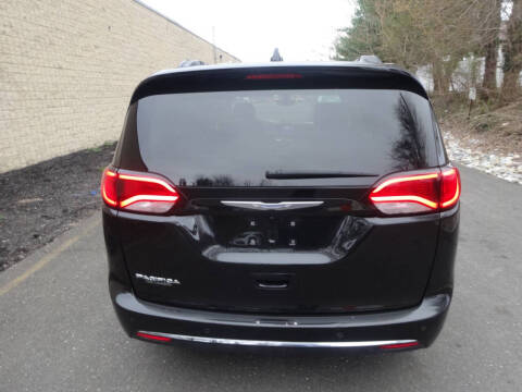 2017 Chrysler Pacifica Touring-L
