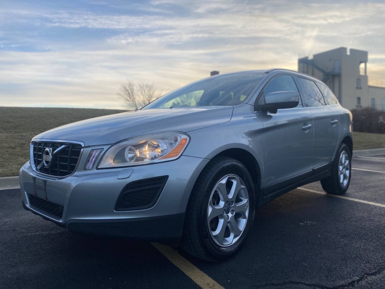 2011 Volvo XC60 for sale at Ideal Cars LLC in Skokie, IL