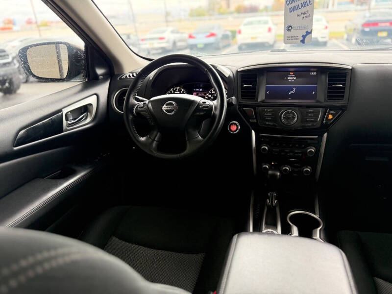 2020 Nissan Pathfinder SV