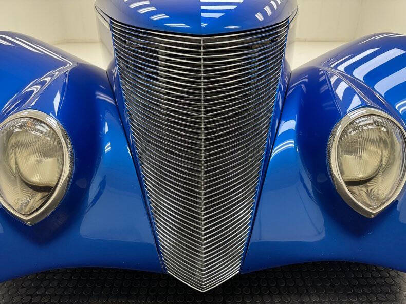 1937 Ford Deluxe