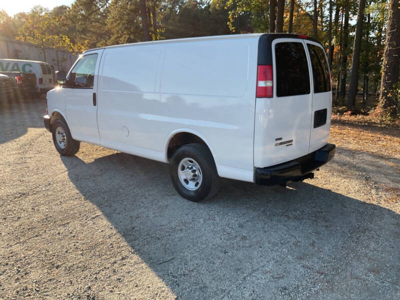 2011 Chevrolet Express Cargo null photo 11