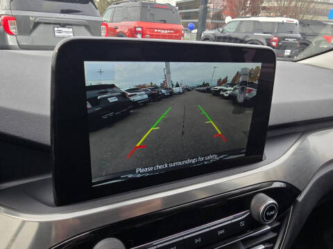 2022 Ford Escape Titanium