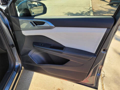 2025 Volkswagen Taos SEL 4Motion