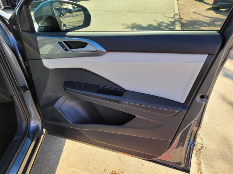 2025 Volkswagen Taos SEL 4Motion