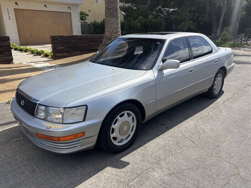 1994 Lexus LS's photo