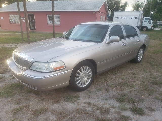 2003 Lincoln Town Car for sale at We Buy & Sell Cars Inc in Orlando, FL