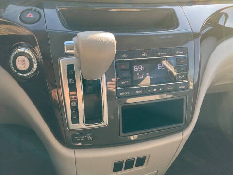 2017 Nissan Quest SV