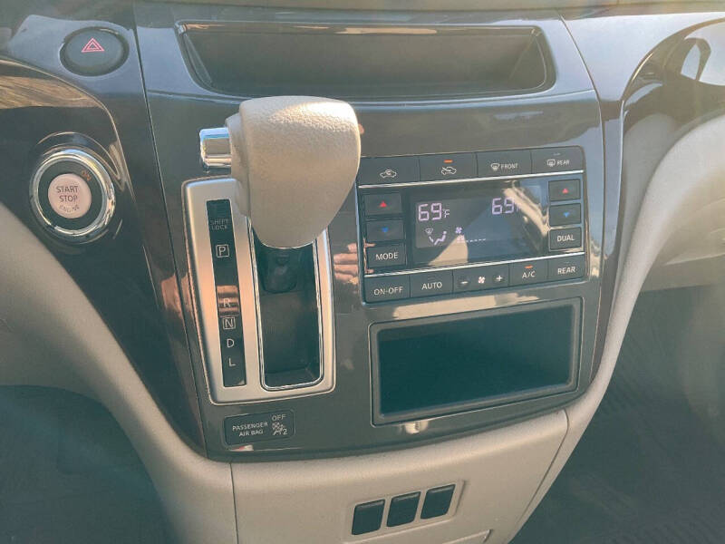 2017 Nissan Quest SV