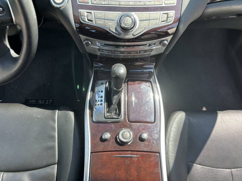 2012 Infiniti M37