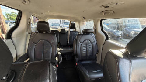 2017 Chrysler Pacifica Touring-L
