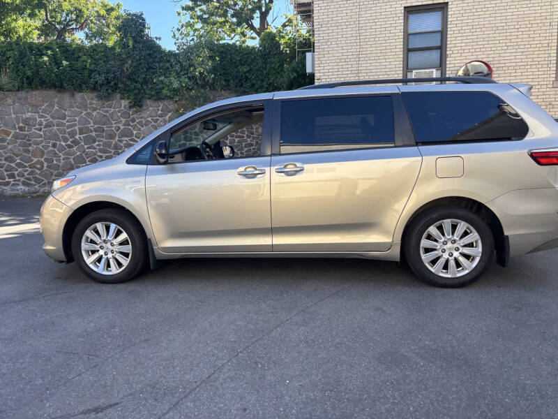 2017 Toyota Sienna XLE 7-Passenger