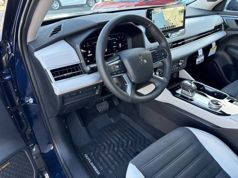 2026 Mitsubishi Outlander SE