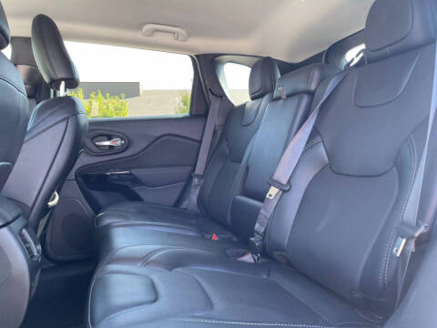 2023 Jeep Cherokee Altitude Lux