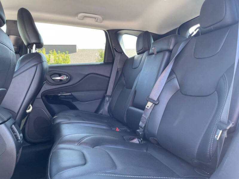 2023 Jeep Cherokee Altitude Lux