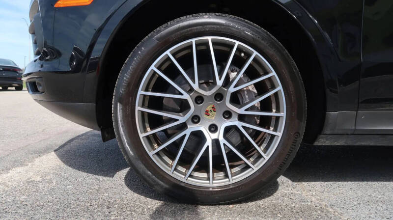 2023 Porsche Cayenne Platinum Edition
