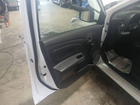 2017 Nissan Versa 1.6 S Plus