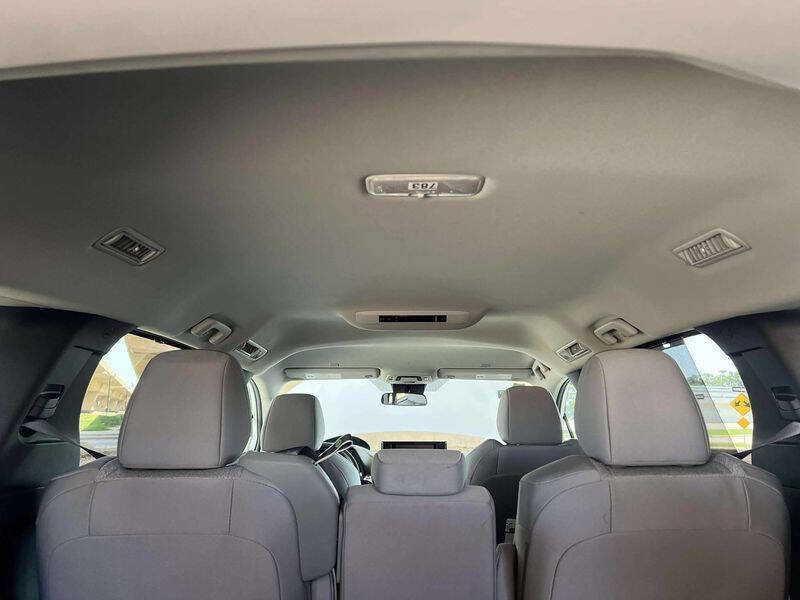 2025 Toyota Sienna LE 8-Passenger