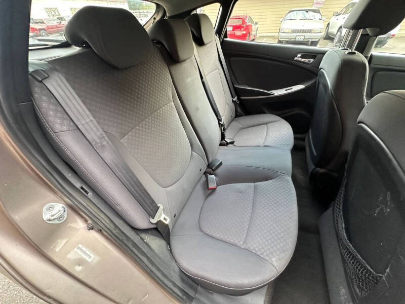 2013 Hyundai Accent SE