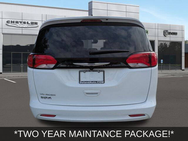 2023 Chrysler Voyager LX