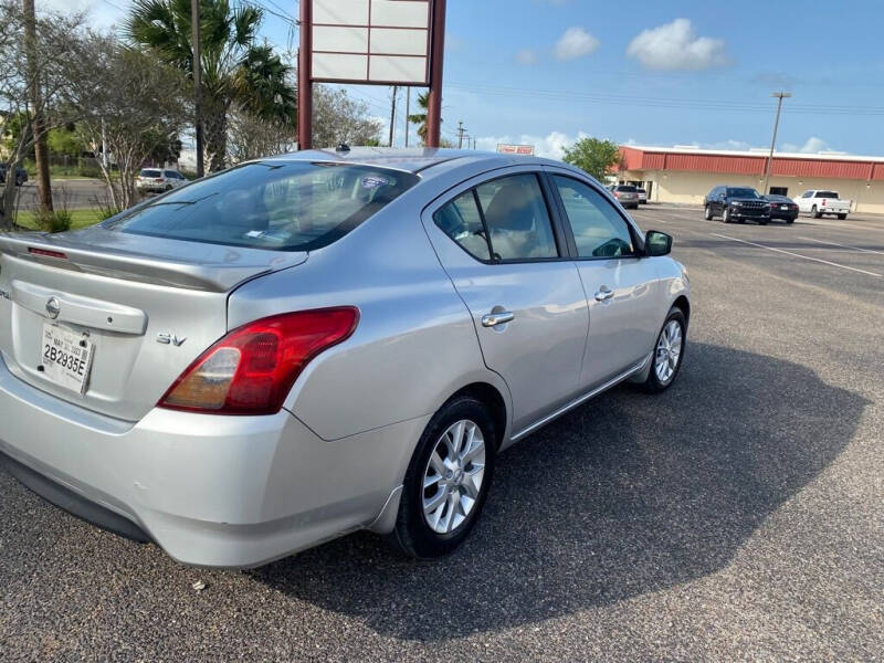 2015 Nissan Versa Sedan SV photo 4