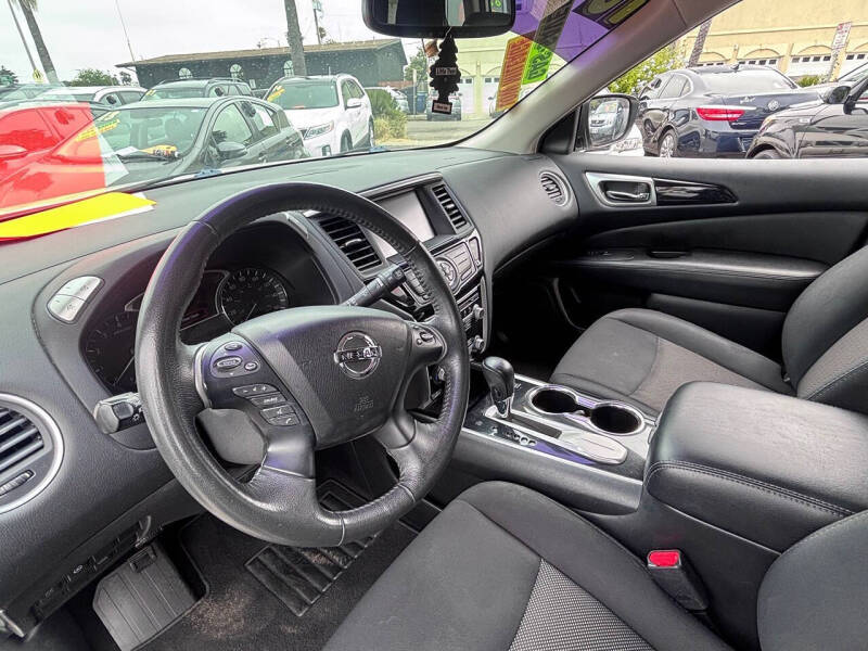 2018 Nissan Pathfinder SL