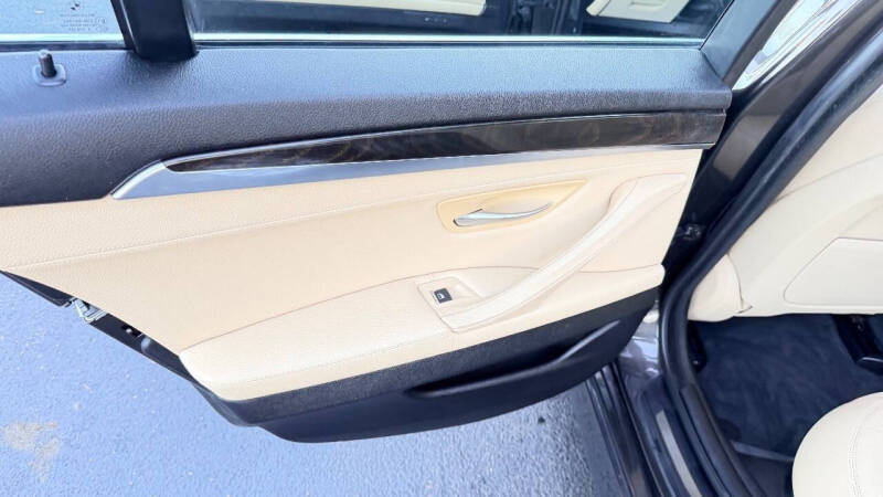 2016 BMW 5 Series 528i