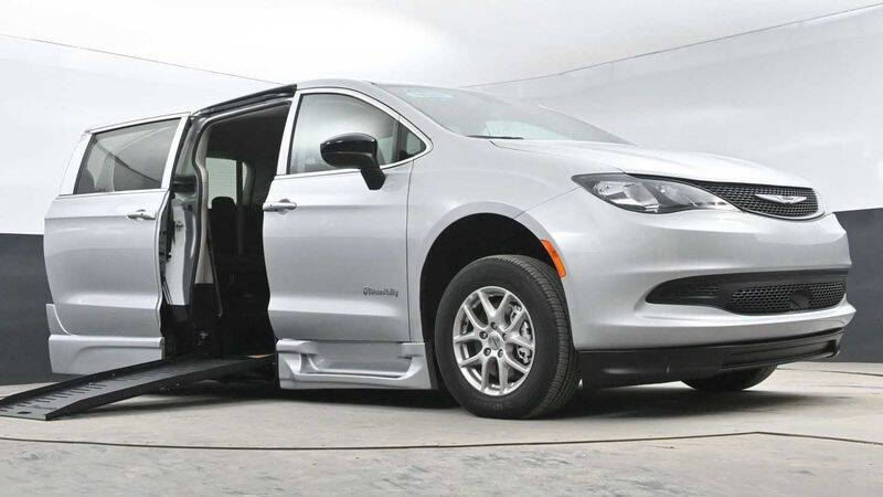 2024 Chrysler Voyager LX