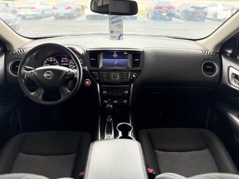 2020 Nissan Pathfinder SV