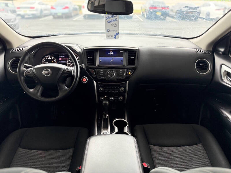 2020 Nissan Pathfinder SV