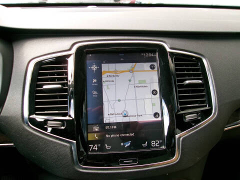 2016 Volvo XC90 T6 Momentum