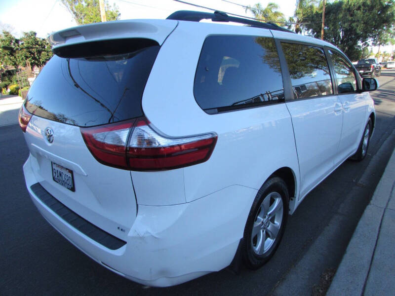 2017 Toyota Sienna LE 8-Passenger