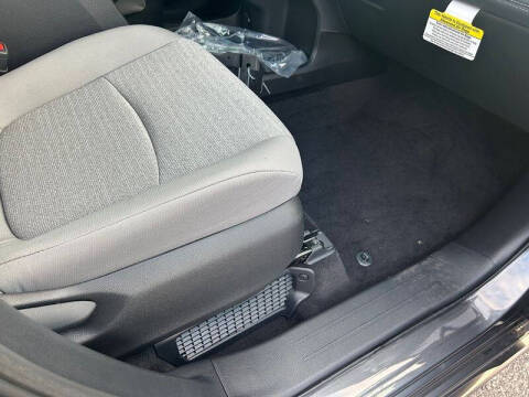 2025 Toyota Sienna LE 8-Passenger