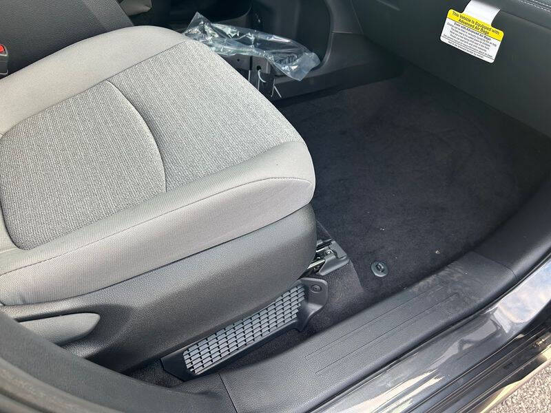 2025 Toyota Sienna LE 8-Passenger