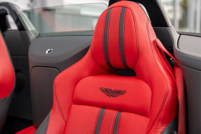 2022 Aston Martin Vantage 9