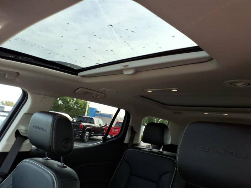 2023 GMC Acadia Denali